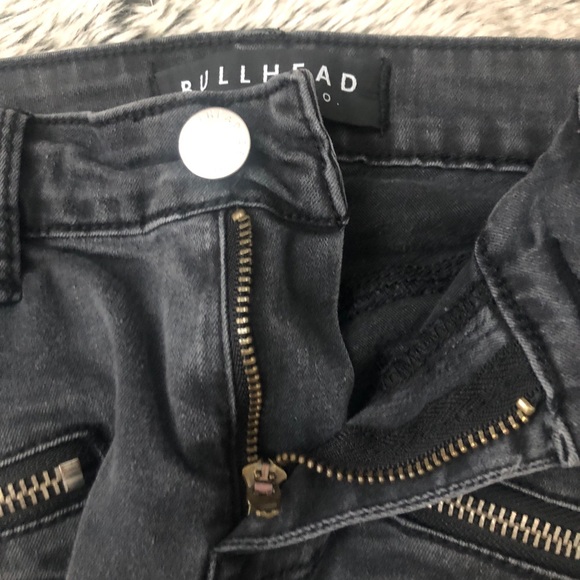 Bullhead Denim Co. Black Skinny Mid-Rise Jeans - Picture 8 of 9